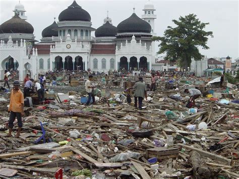 korban gempa bumi aceh 2004
